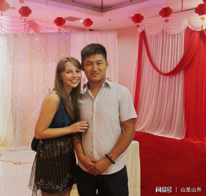 中国小伙与俄女子相识7月领证结婚