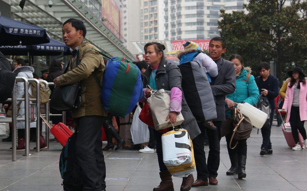 春节返乡潮，归家的期盼与情感交织之旅