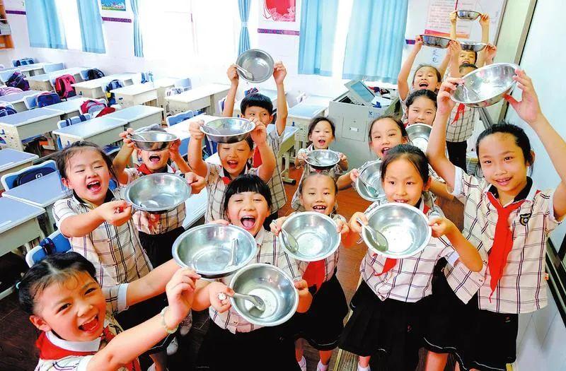 餐桌礼仪对美食体验的重要性