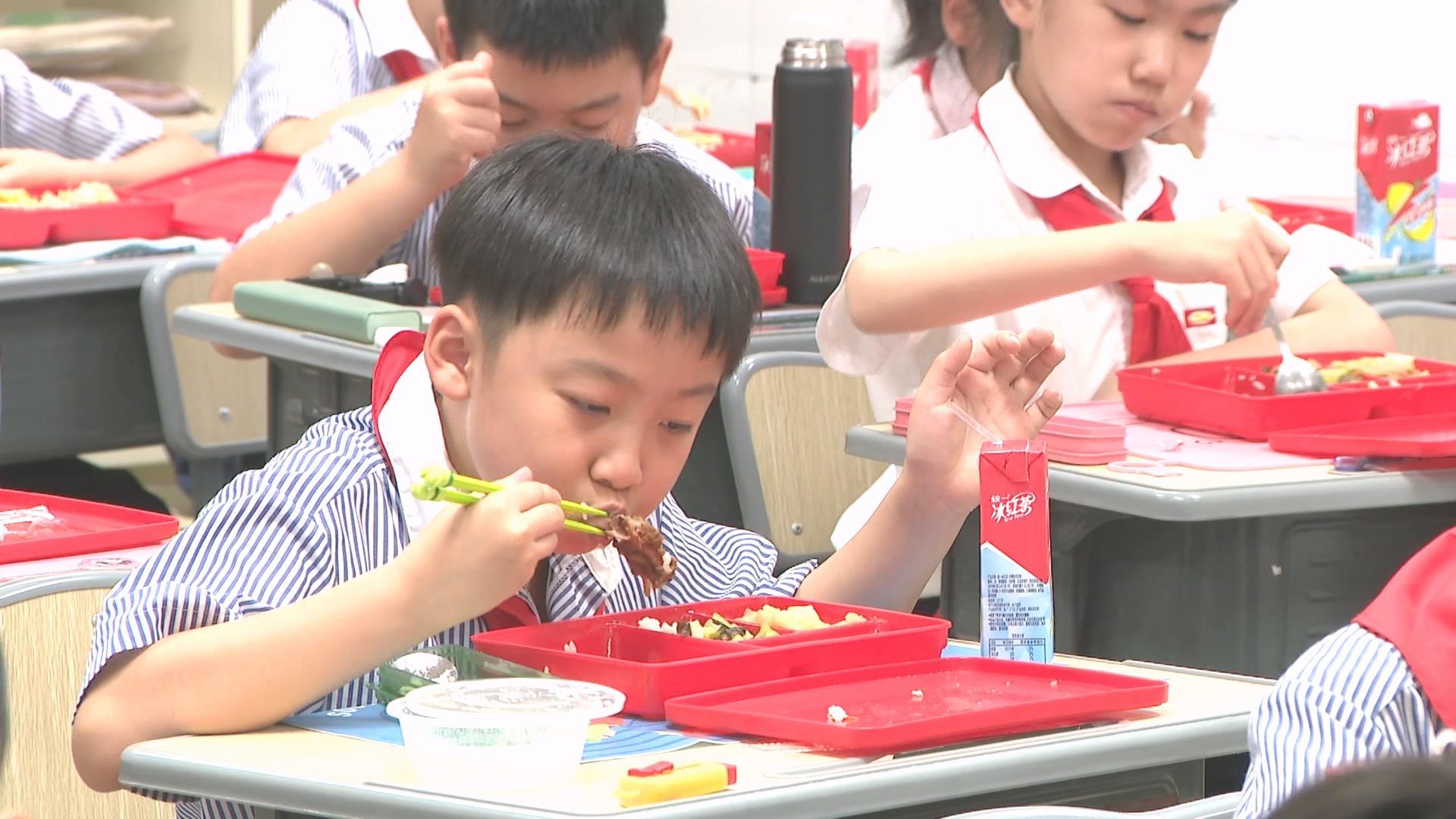 多地推广学生营养午餐计划